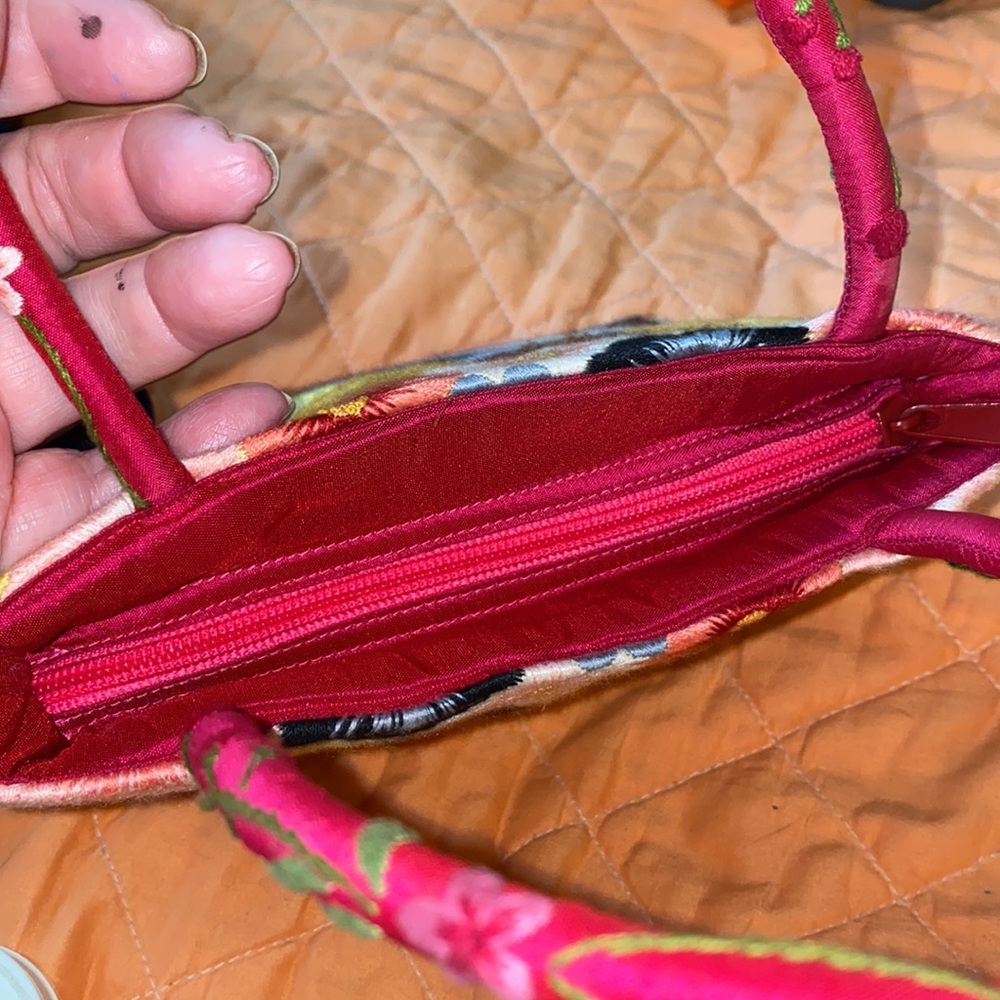 Dolce Vita Silk and Embroidered Floral Handbag Baguette (I) - Picture 6 of 9
